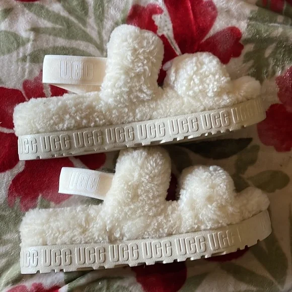 UGG platform Oh Fluffitas size 10 white fuzzy slipper - Picture 4 of 7